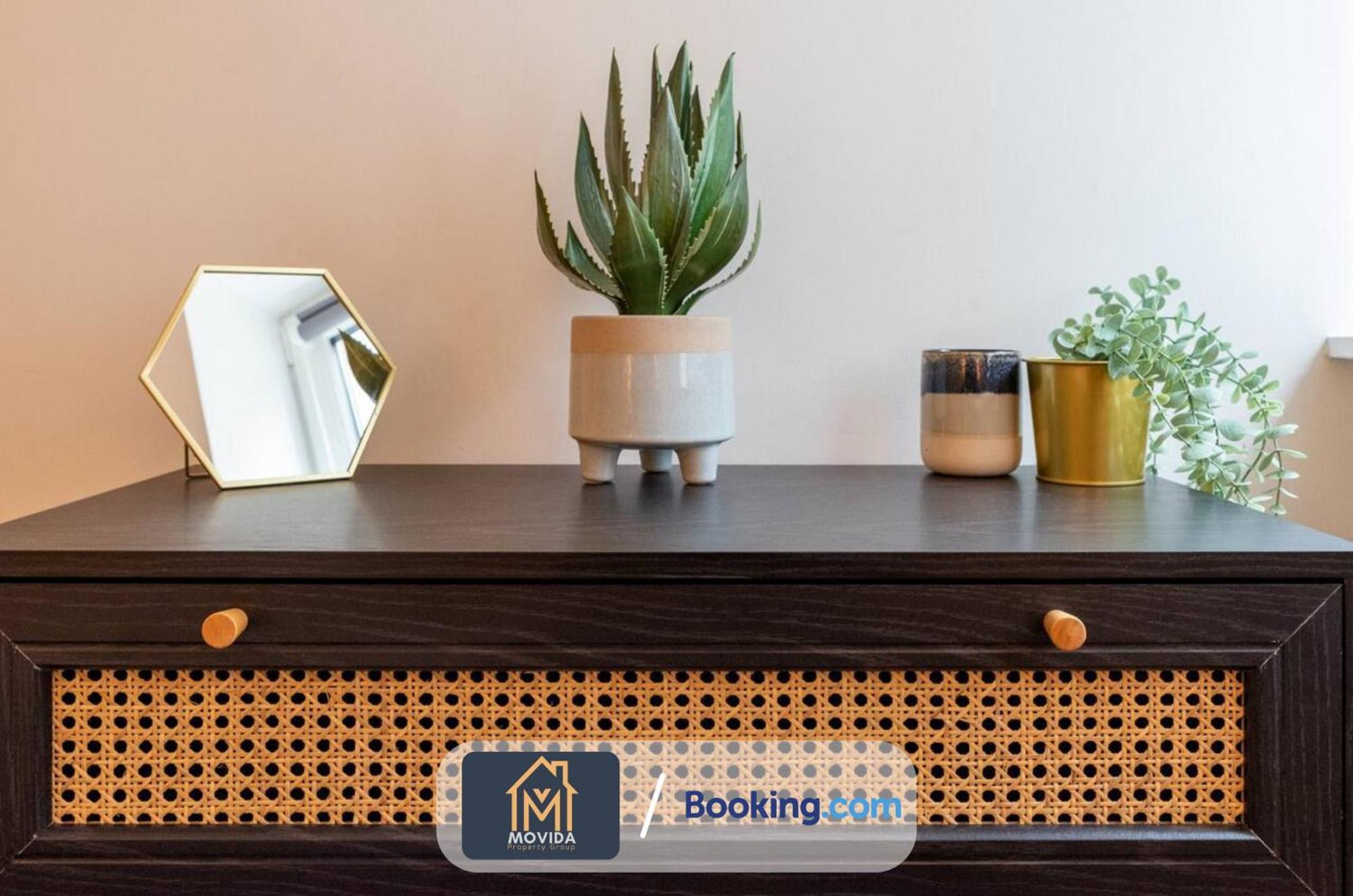 Stylish Two Bed Town Centre Apartment By Movida Property Group Short Lets & Serviced Accommodation With Parking Harrogate Esterno foto